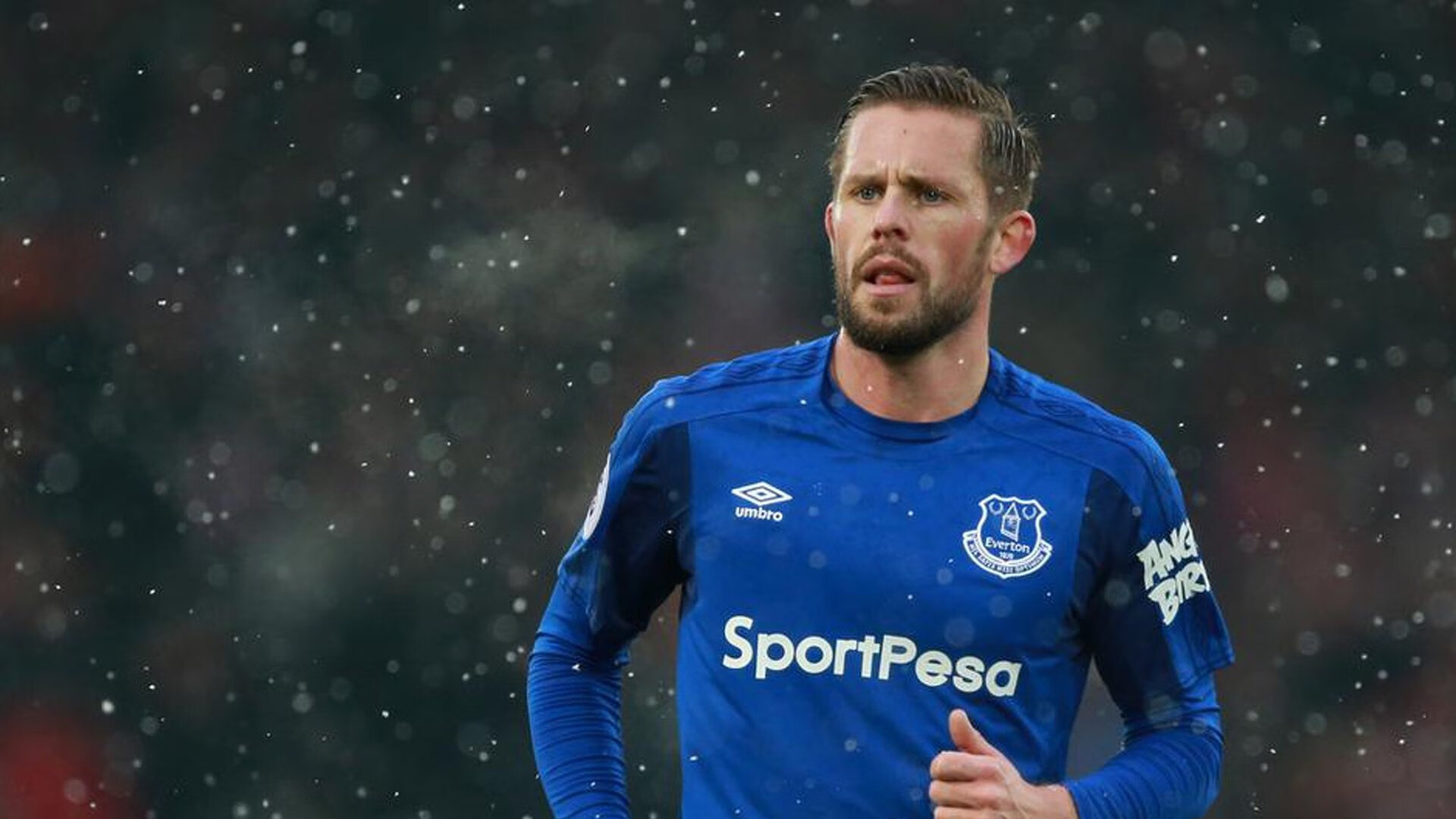 冬季两项比赛：滑雪射击缘何魅力无限，冬季两项滑雪射击有团体赛吗