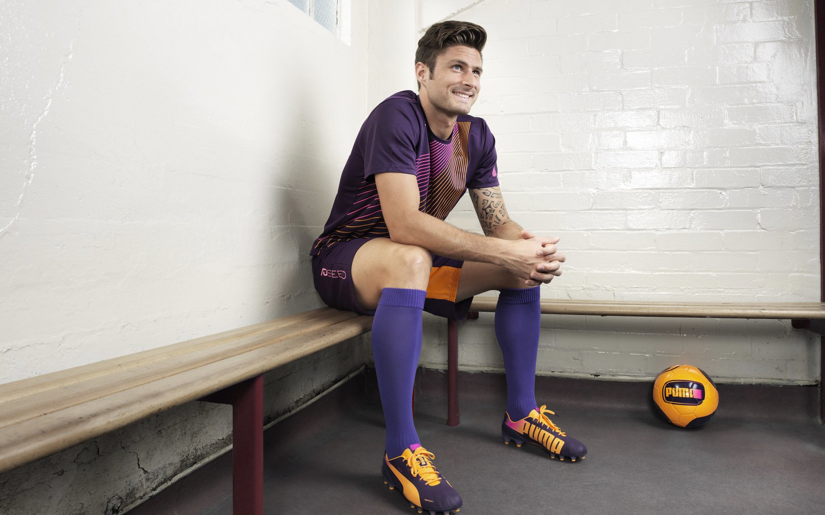 西甲焦点：巴萨4-2战胜巴伦西亚，莱万梅开二度，西甲巴萨4-0大胜